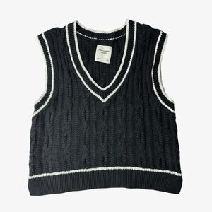 Abercrombie & Fitch Women’s Sleeveless Cable Knit Sweater Vest, Black White, S